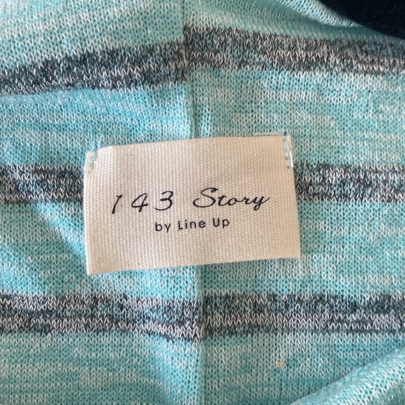 143 Story by Line Up, long sleeve, dolman style with front tie. - Picture 5 of 6